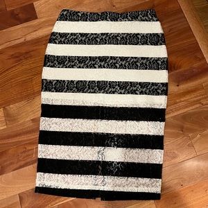 Express body con skirt